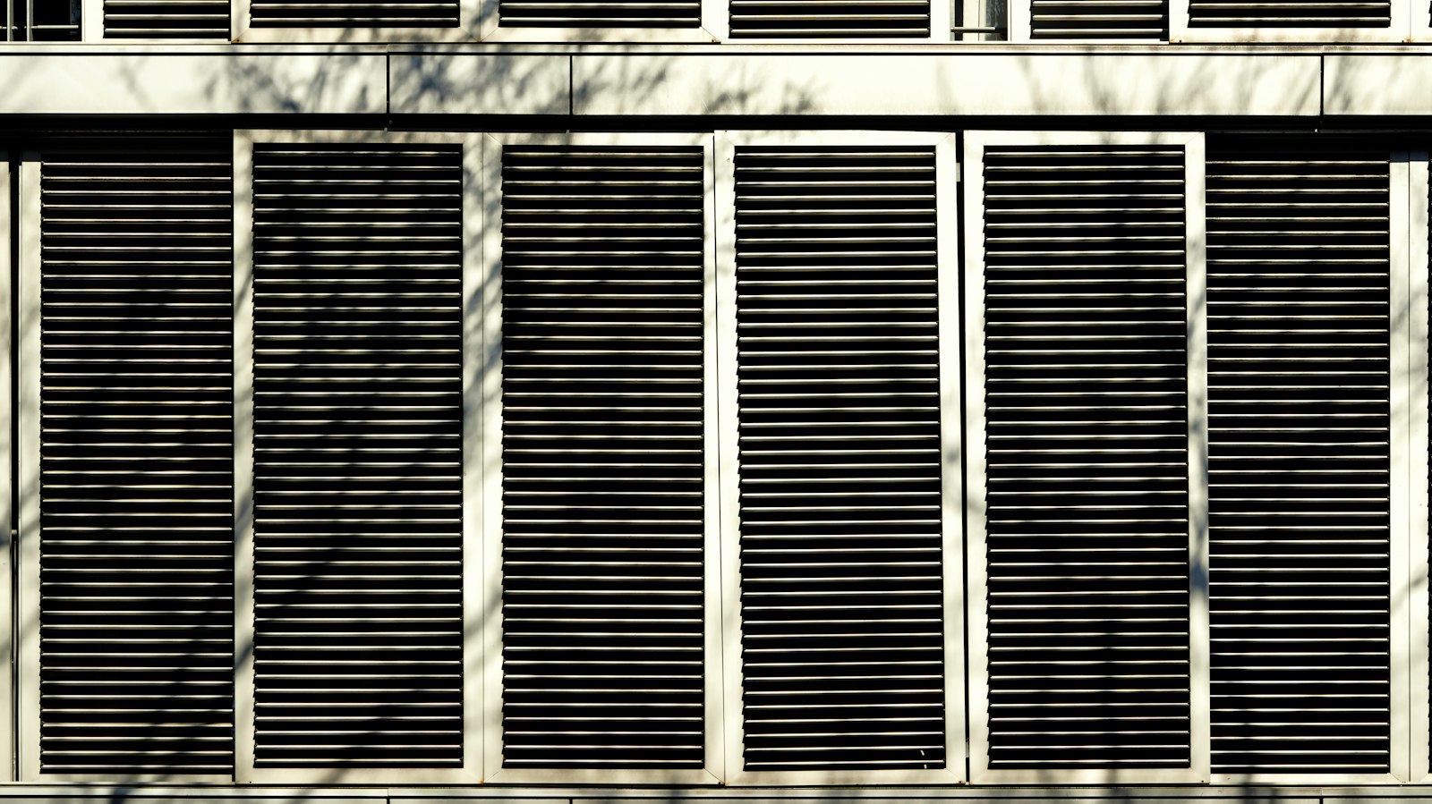 Building facade covered by rows of horizontal louvres